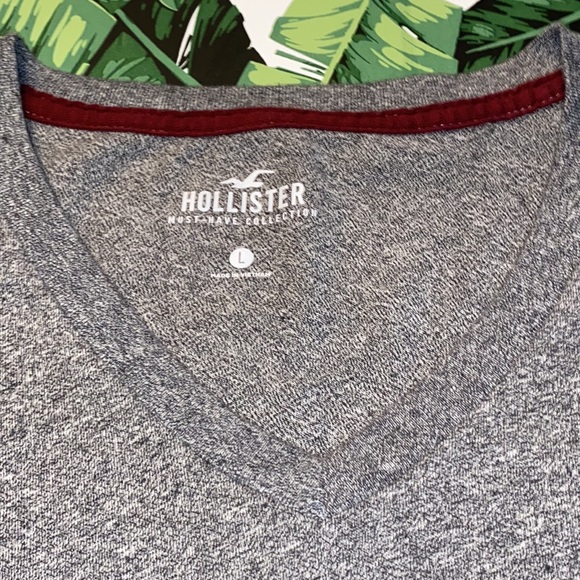 Hollister V-Neck Gray/White Soft Shirt Size Large - Picture 3 of 4